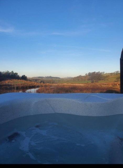 Villa Pond View Pod 1 With Outdoor Hot Tub - Fife - Loch Leven - Lomond Hills à Kelty Extérieur photo