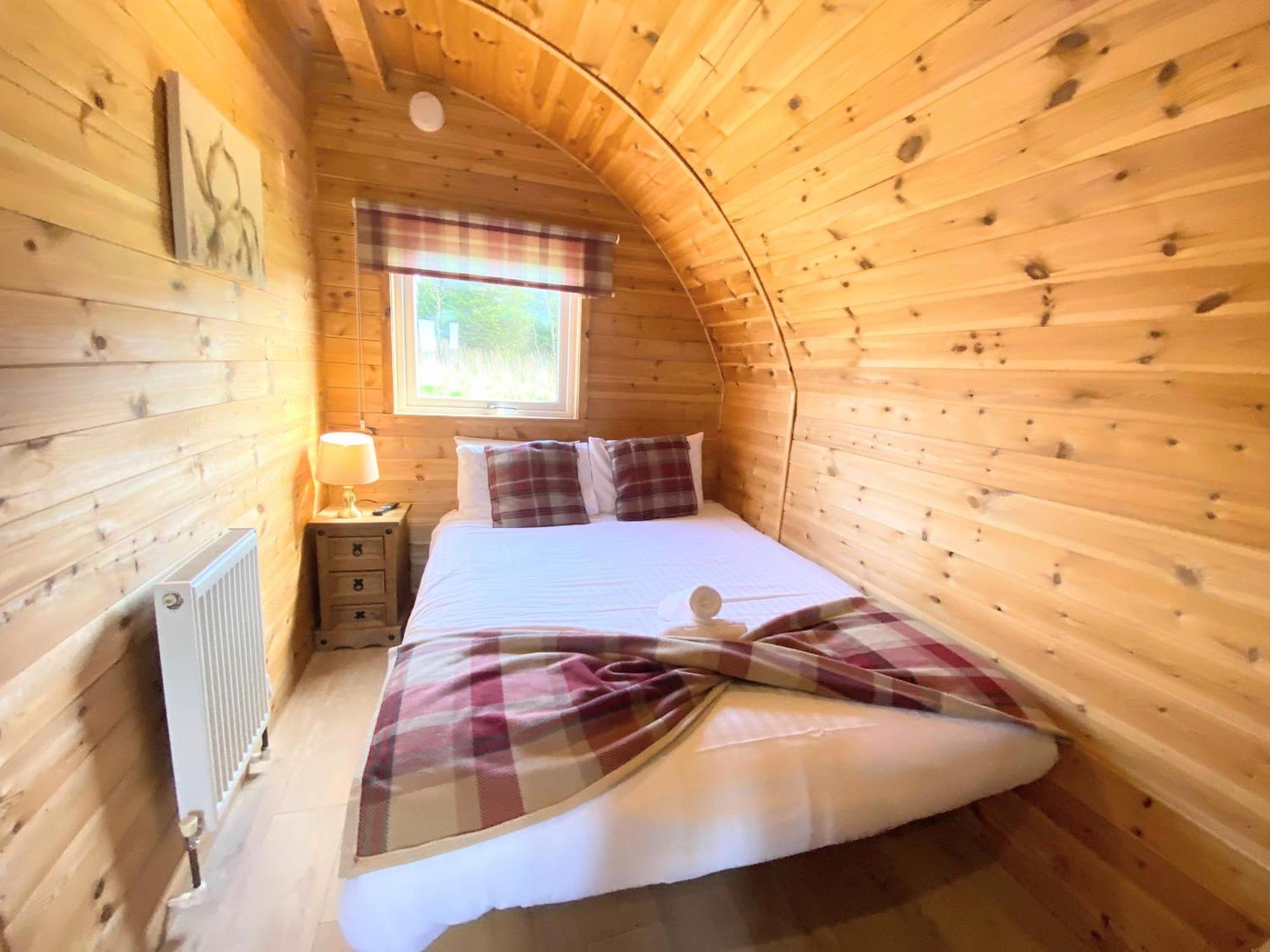 Villa Pond View Pod 1 With Outdoor Hot Tub - Fife - Loch Leven - Lomond Hills à Kelty Extérieur photo